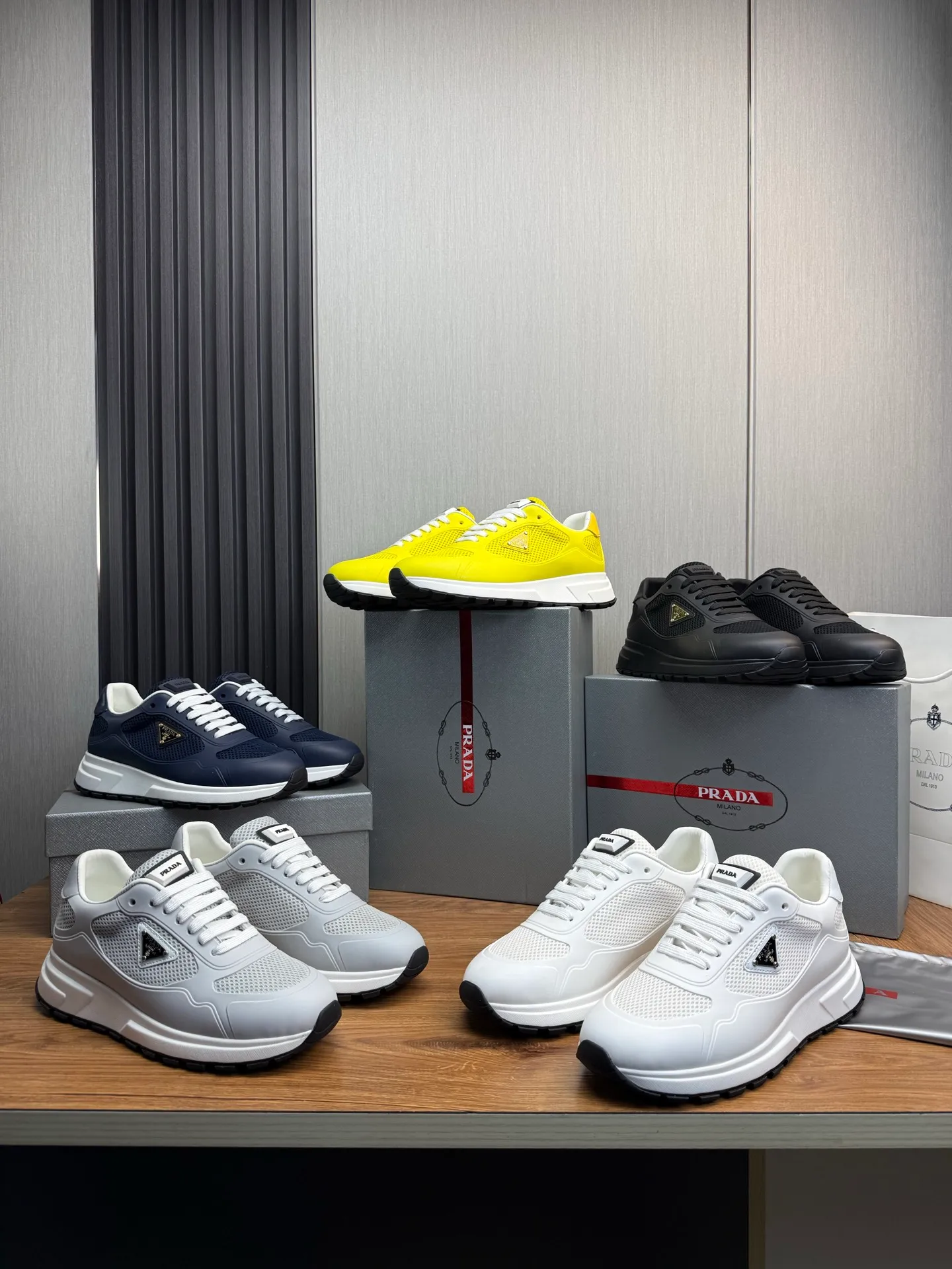 Men's shoes 💰580💰 [PRADA] Autumn and winter hot men's shoes shipped 👏Official website synchronized ⬆️Original fly-woven cowhide fabric + cowhide lining, 1⃣️:1⃣️reproduction, original sole, 38-45 (45. Customized, non-refundable)